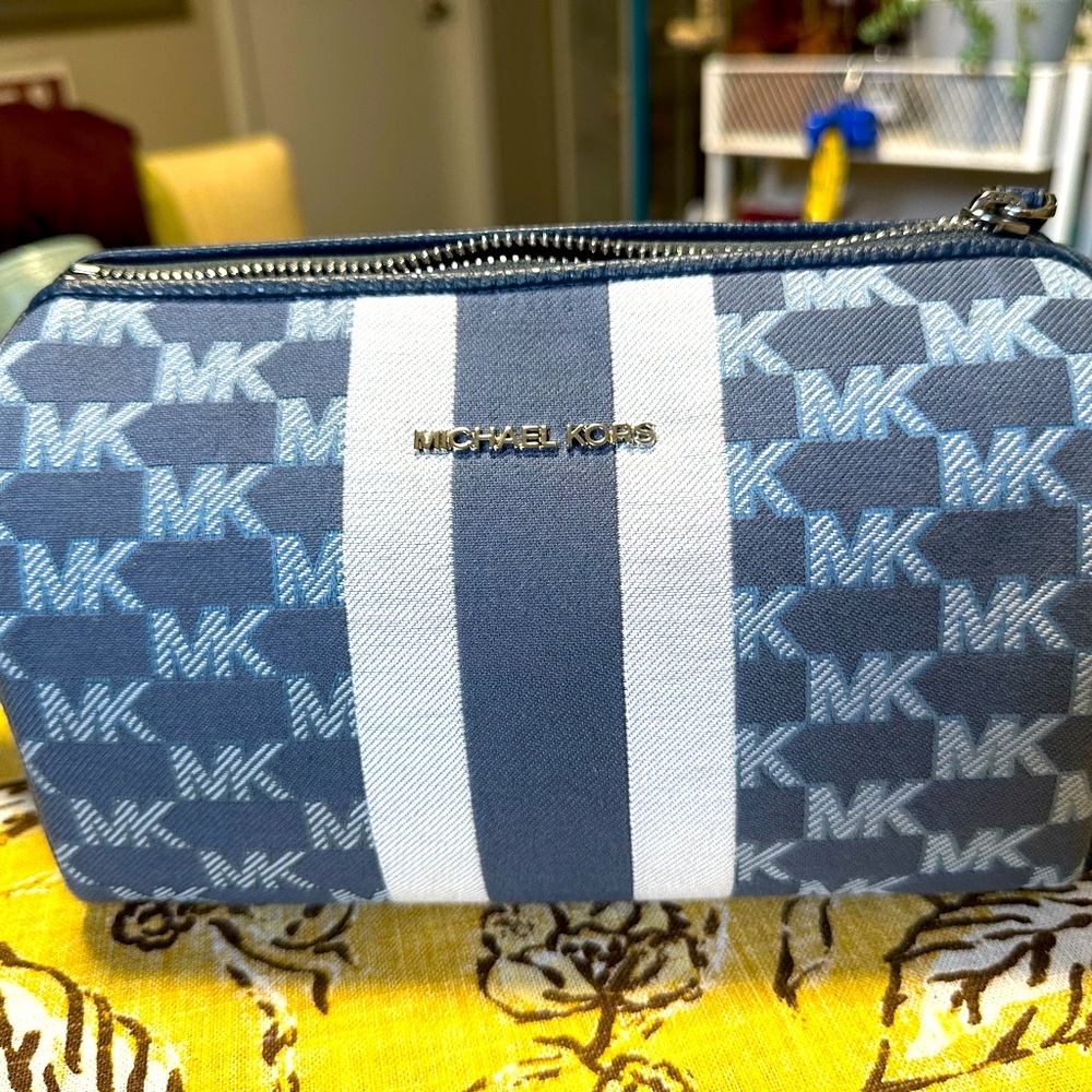 Michael Kors Duffle Unisex Crossbody Bag In Signature Blue